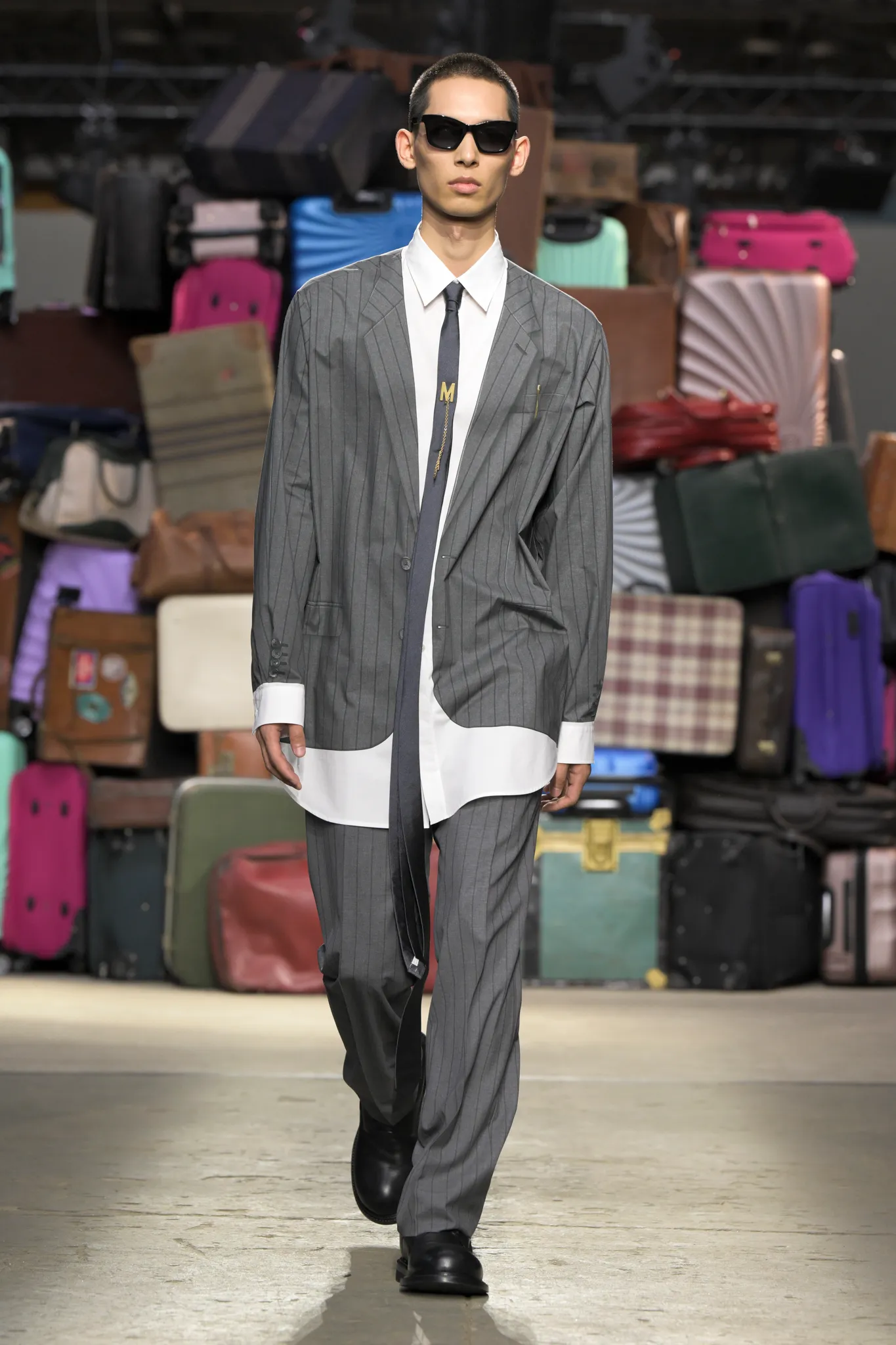moschino-spring-2025-men_016